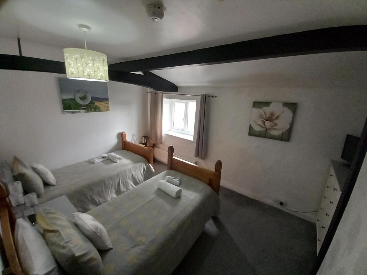 The Crown Inn Wentnor Екстер'єр фото