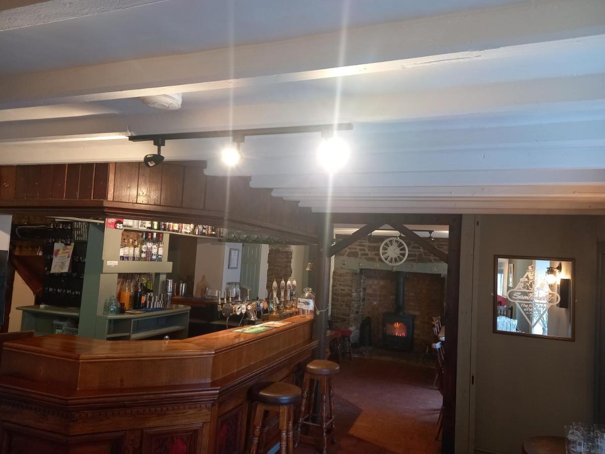 The Crown Inn Wentnor Екстер'єр фото