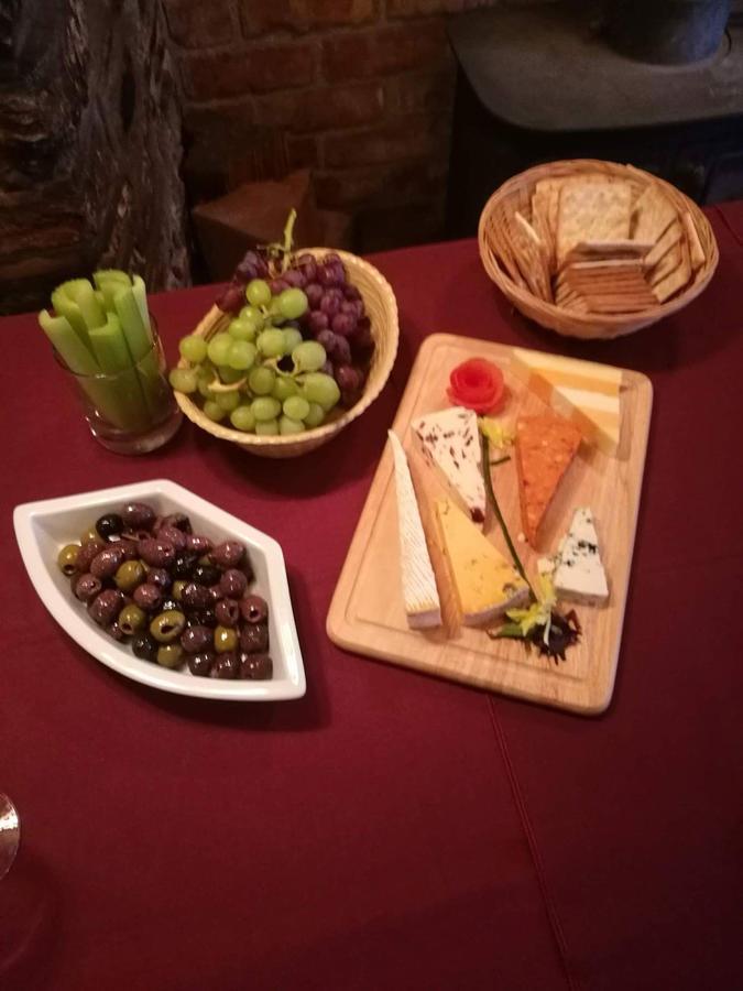 The Crown Inn Wentnor Екстер'єр фото