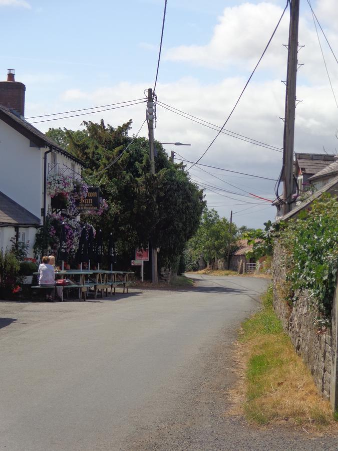 The Crown Inn Wentnor Екстер'єр фото