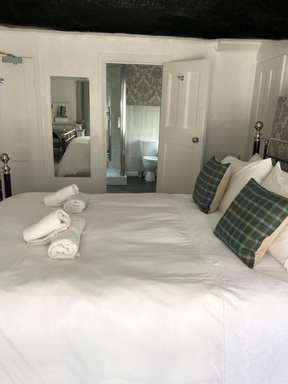 The Crown Inn Wentnor Екстер'єр фото
