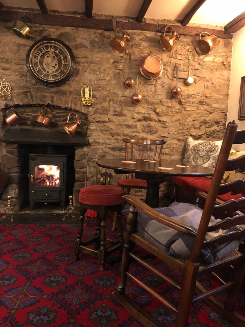 The Crown Inn Wentnor Екстер'єр фото